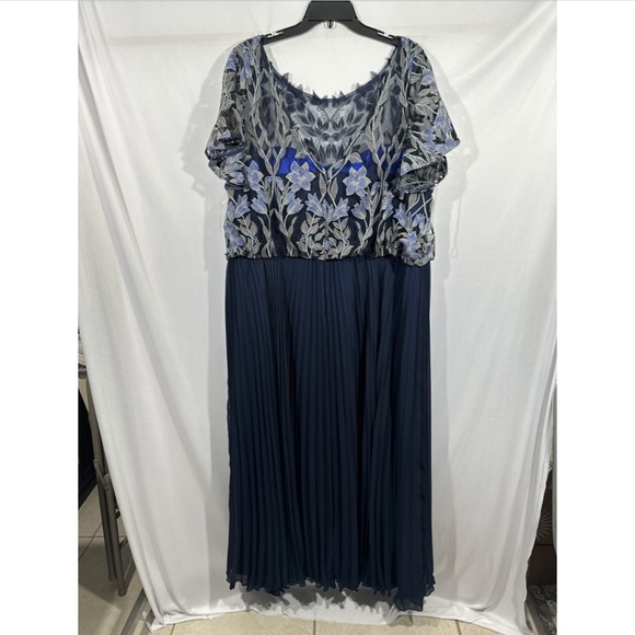 NEW $298 JS COLLECTIONS [ 22W ] Embroidered Illusion Bodice‎ Pleated Gown - Picture 10 of 13